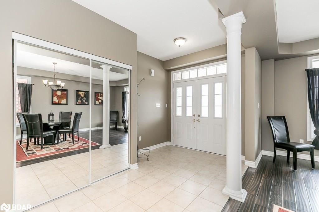 Single Family Residence sold at 152 The Queensway, Barrie, Innishore, L4M 0B5 - MLS: 30810679