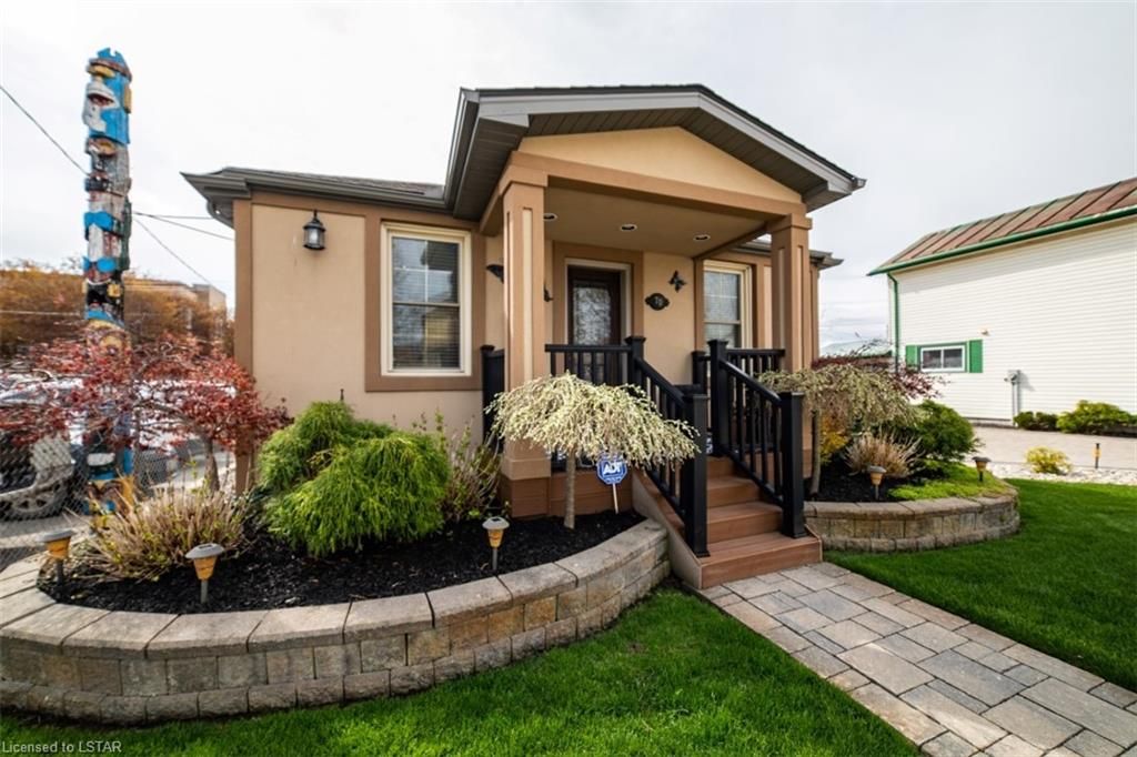 Single Family sold at 70 CENTRE Street, Strathroy, Ontario, N7G 1T8 - NE - MLS: 40136207