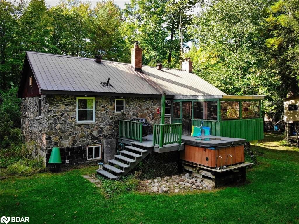 Single Family sold at 1061 BENZINGER Road, Gravenhurst, Ontario, P1P 1R3 - Gravenhurst - MLS: 40177792