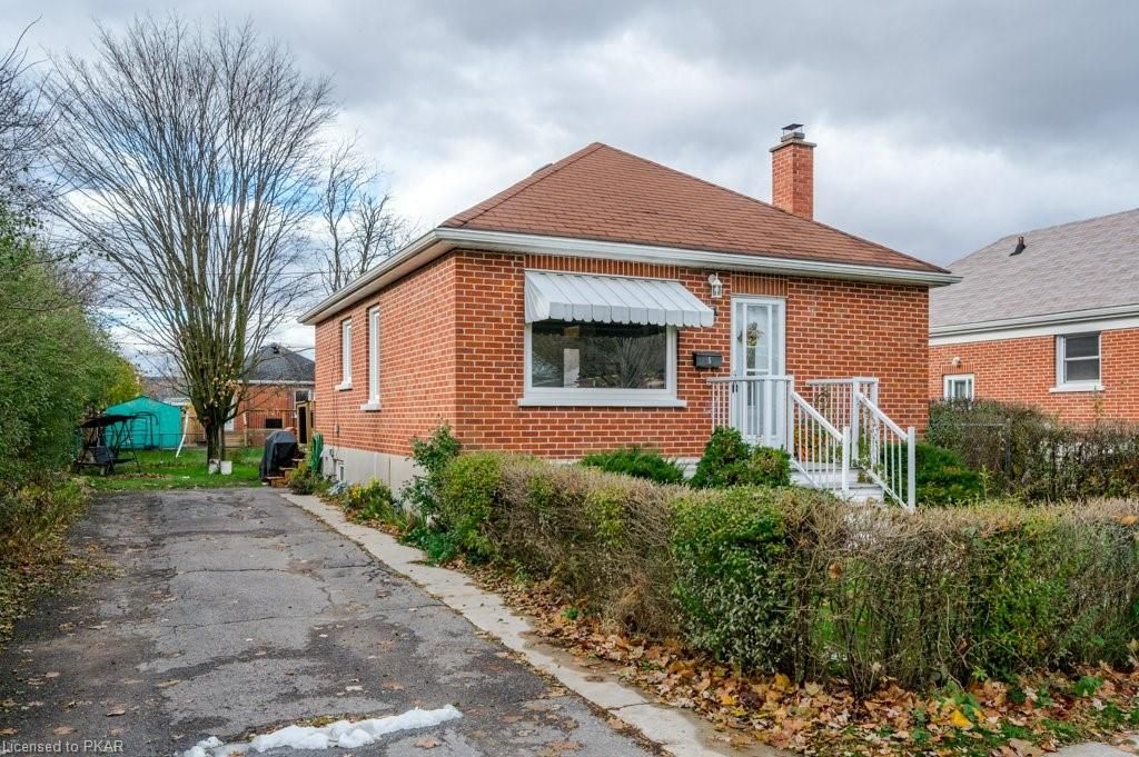 Single Family sold at 5 EPHGRAVE Boulevard, Peterborough, Ontario, K9J 4E8 - West - MLS: 40187450
