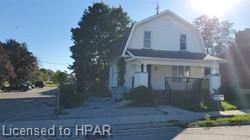 160 QUEEN Street photo 1