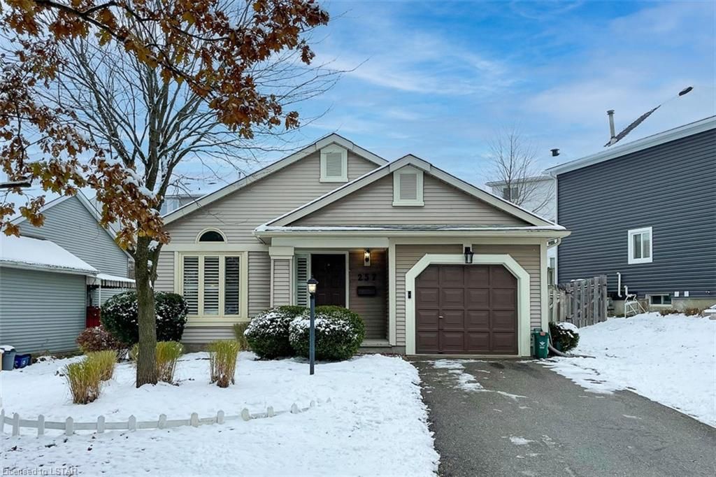 Single Family sold at 257 NEWPORT Place, Waterloo, Ontario, N2T 2B4 - Westvale - MLS: 40192344