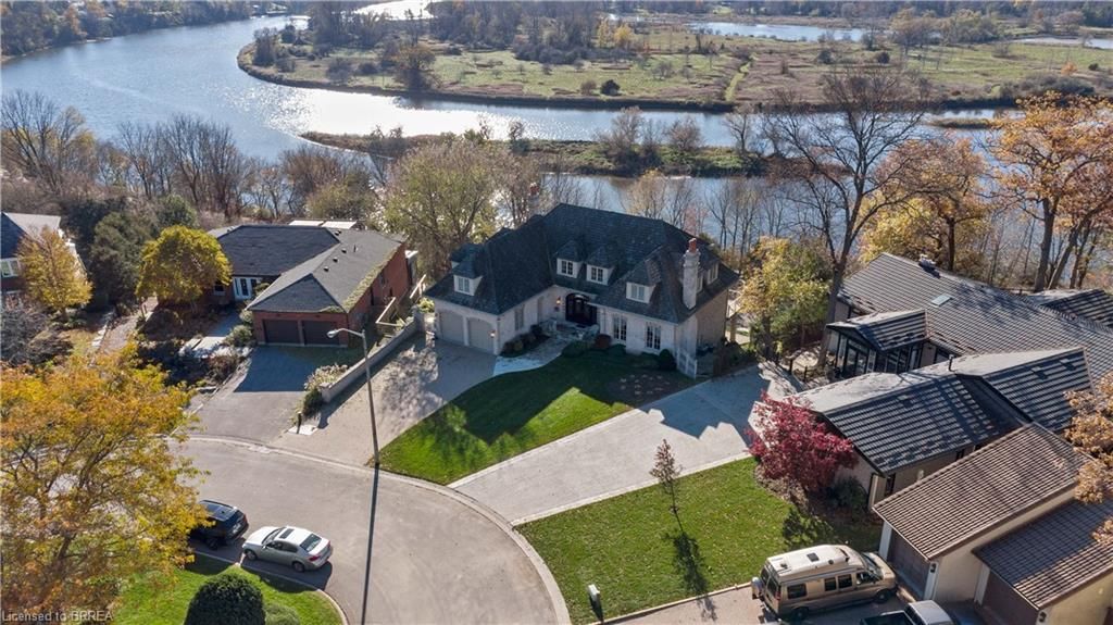 Single Family sold at 28 SCARFE Garden, Brantford, Ontario, N3T 6B3 - Ava Rd - MLS: 40201025