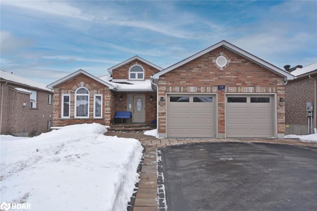 Single Family sold at 19 BROOKFIELD Crescent, Barrie, Ontario, L4N 9R4 - Innishore - MLS: 40201724