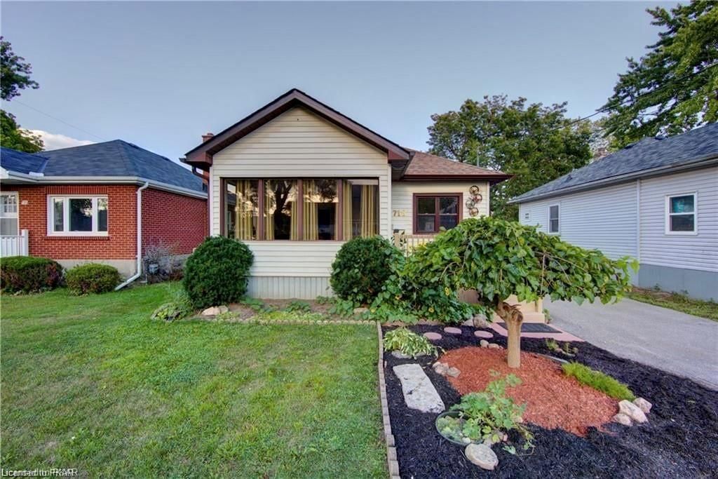 Single Family sold at 718 YOUNG Street, Peterborough, Ontario, K9J 3A4 - West - MLS: 40202626
