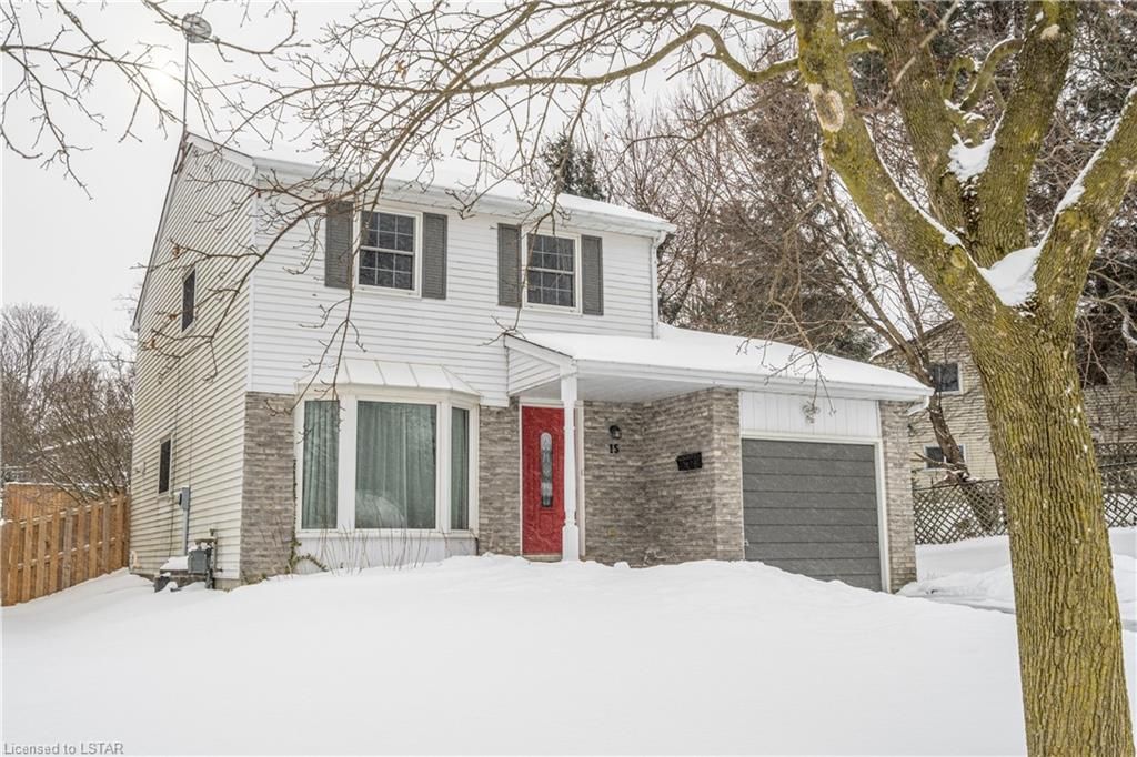 Single Family sold at 15 THORNBUSH Crescent, Waterloo, Ontario, N2T 1A9 - Westvale - MLS: 40202650