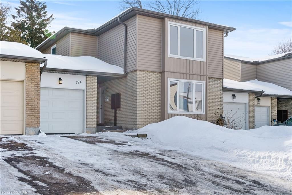 Row/Townhouse sold at 194 SILVER ASPEN Crescent, Kitchener, Ontario, N2N 1J1 - Forest Heights - MLS: 40206357