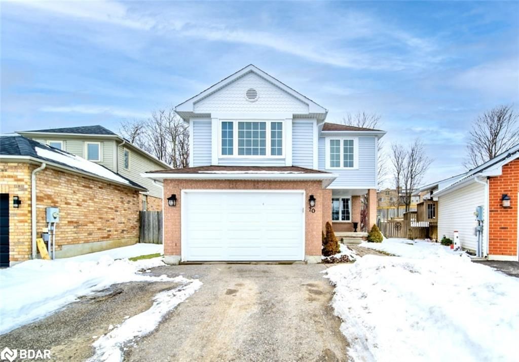 Single Family sold at 70 COPEMAN Crescent, Barrie, Ontario, L4N 8B4 - Painswick - MLS: 40214451