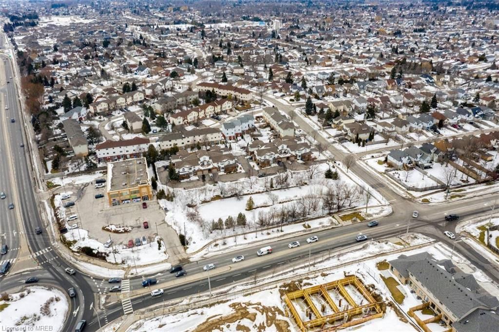 Single Family Residence sold at 71 Iron Gate Street, Kitchener, ON, N2N 3R6 - Westvale - MLS: 40217853