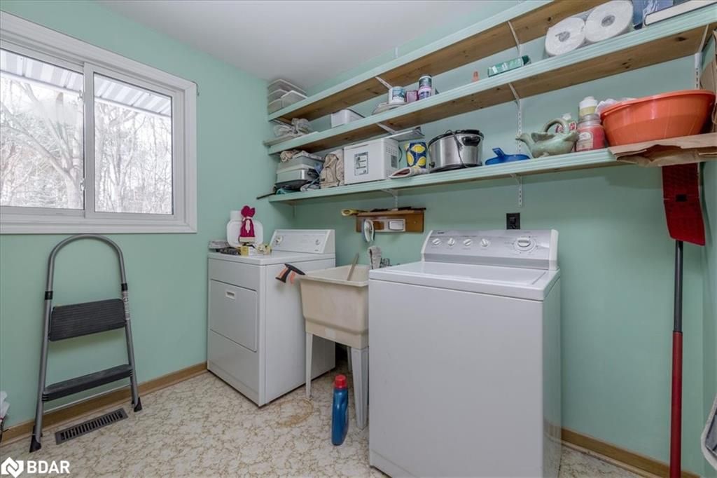 Single Family Residence sold at 12 Maplegate Street, Wyevale, ON, L0L 2T0 - Tiny - MLS: 40220153