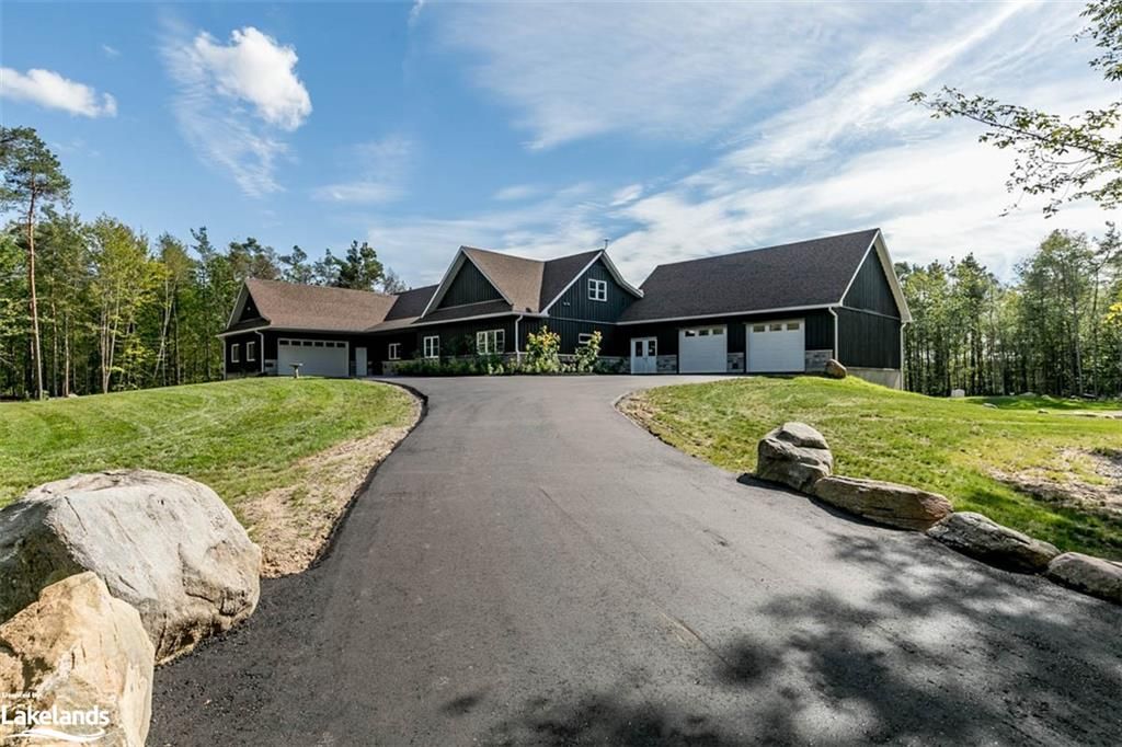 Single Family sold at 135 9 Concession, Tiny, Ontario, L0L 2J0 - Tiny - MLS: 40220263