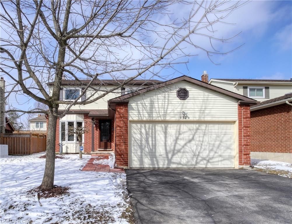 Single Family sold at 137 OLD FOREST Crescent, Kitchener, Ontario, N2N 2A2 - Forest Heights - MLS: 40229149