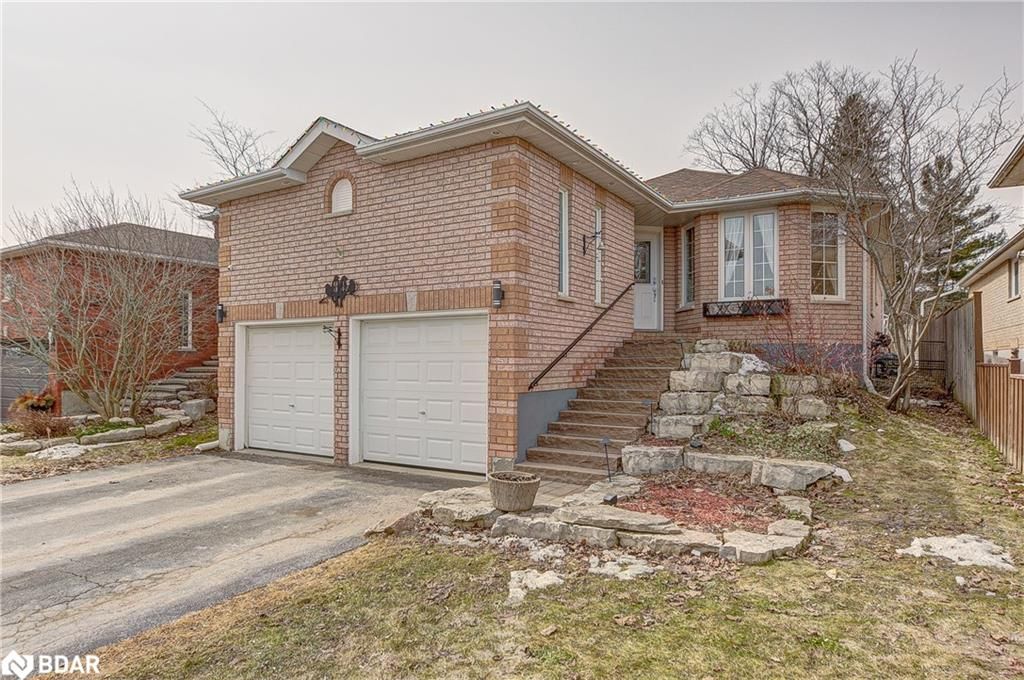 Single Family sold at 84 WARD Drive, Barrie, Ontario, L4N 8A2 - Painswick - MLS: 40233087