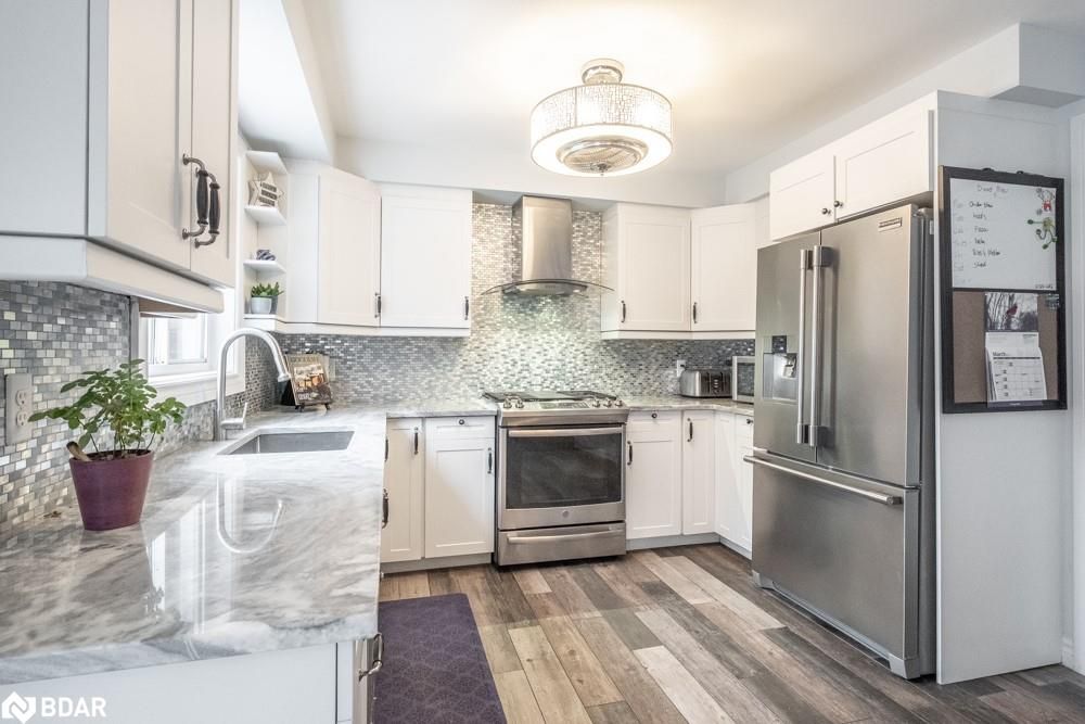 Single Family Residence sold at 386 Cundles Road, Barrie, ON, L4N 7C7 - West - MLS: 40242574