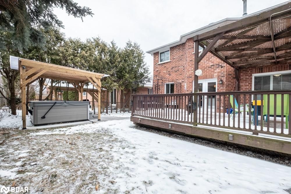 Single Family Residence sold at 386 Cundles Road, Barrie, ON, L4N 7C7 - West - MLS: 40242574