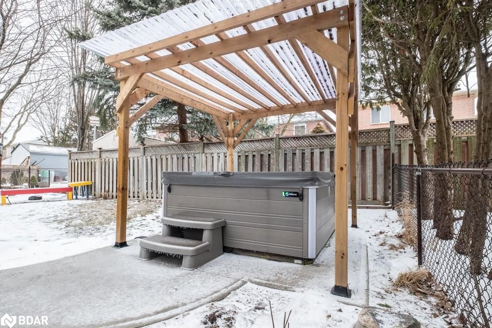 Single Family Residence sold at 386 Cundles Road, Barrie, ON, L4N 7C7 - West - MLS: 40242574