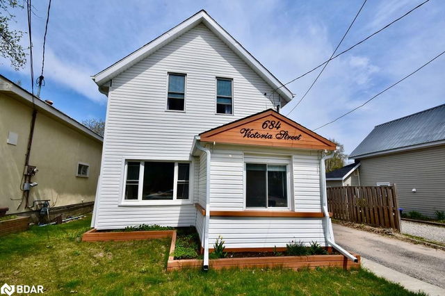 684 Victoria Street