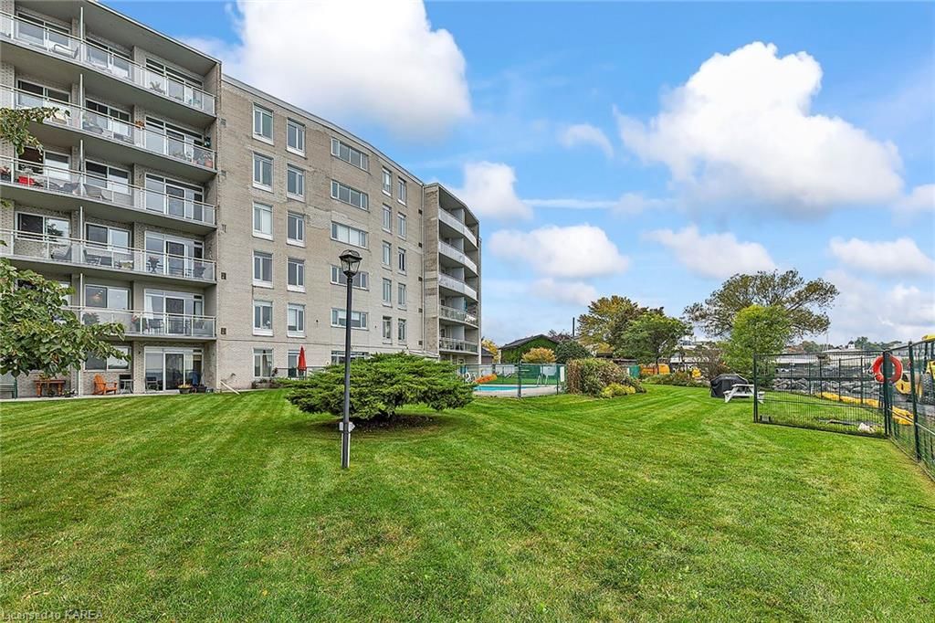 Condo/Apt Unit sold at 401-1 Mowat Avenue, Kingston, Central City West, K7M 1J8 - MLS: 40253617