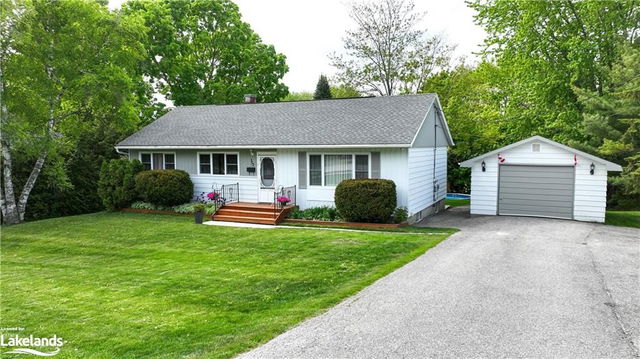 152 Simcoe Street