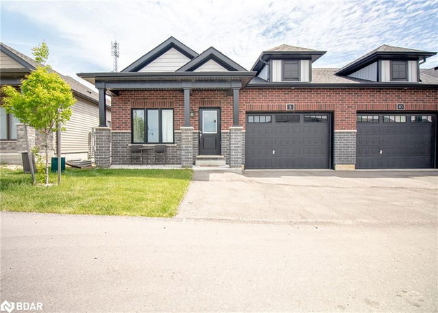 8 Meadowhawk Lane