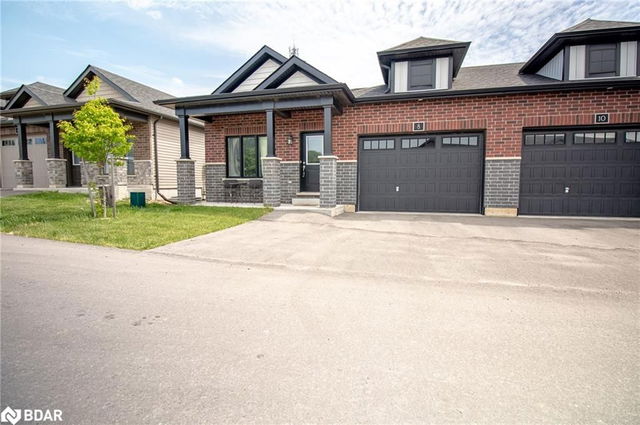 8 Meadowhawk Lane