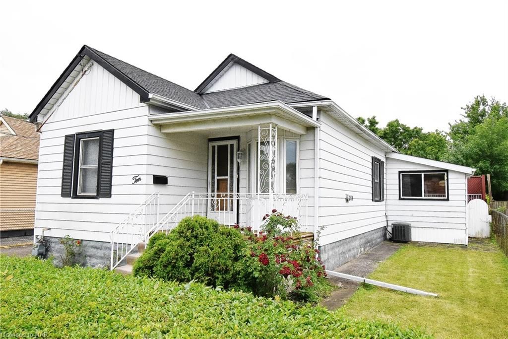 Single Family Residence sold at 10 Monck Street, St. Catharines, Burleigh Hill, L2S 1L6 - MLS: 40282217