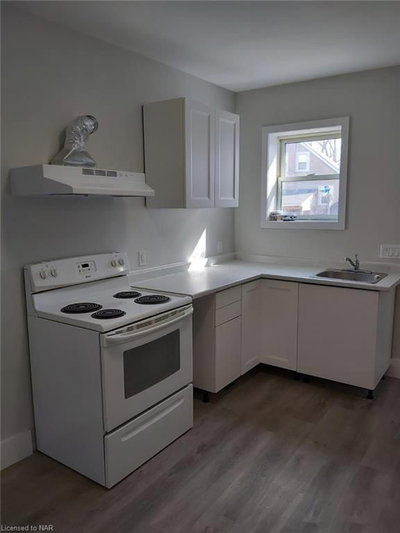 Single Family Residence leased at 209 West Main Street, Welland, ON, L3C 5A4 - Broadway - MLS: 40291994