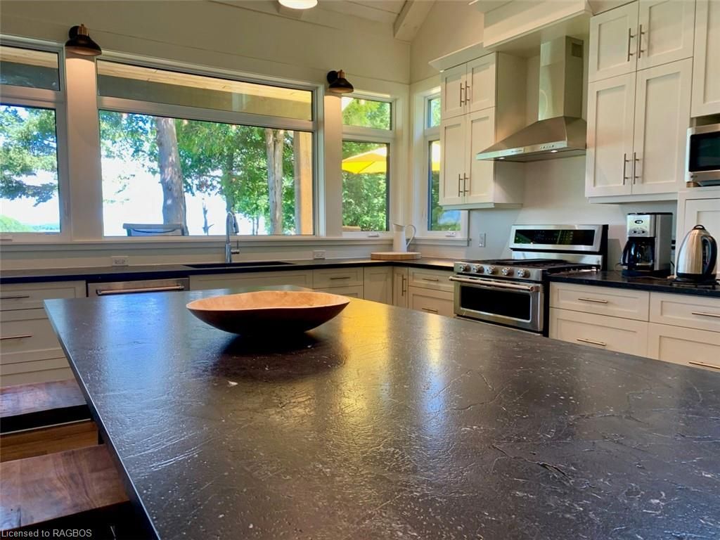 Single Family Residence sold at 34 Moore Street, Lions Head, ON, N0H 1W0 - Northern Bruce Peninsula - MLS: 40306274