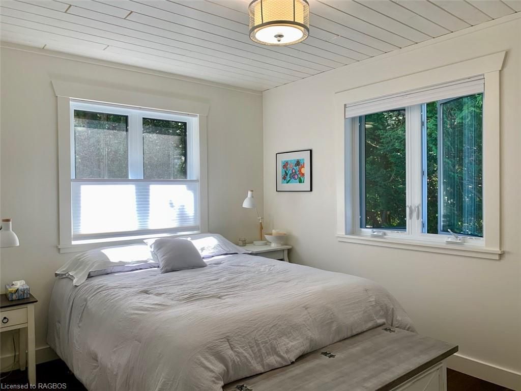 Single Family Residence sold at 34 Moore Street, Lions Head, ON, N0H 1W0 - Northern Bruce Peninsula - MLS: 40306274