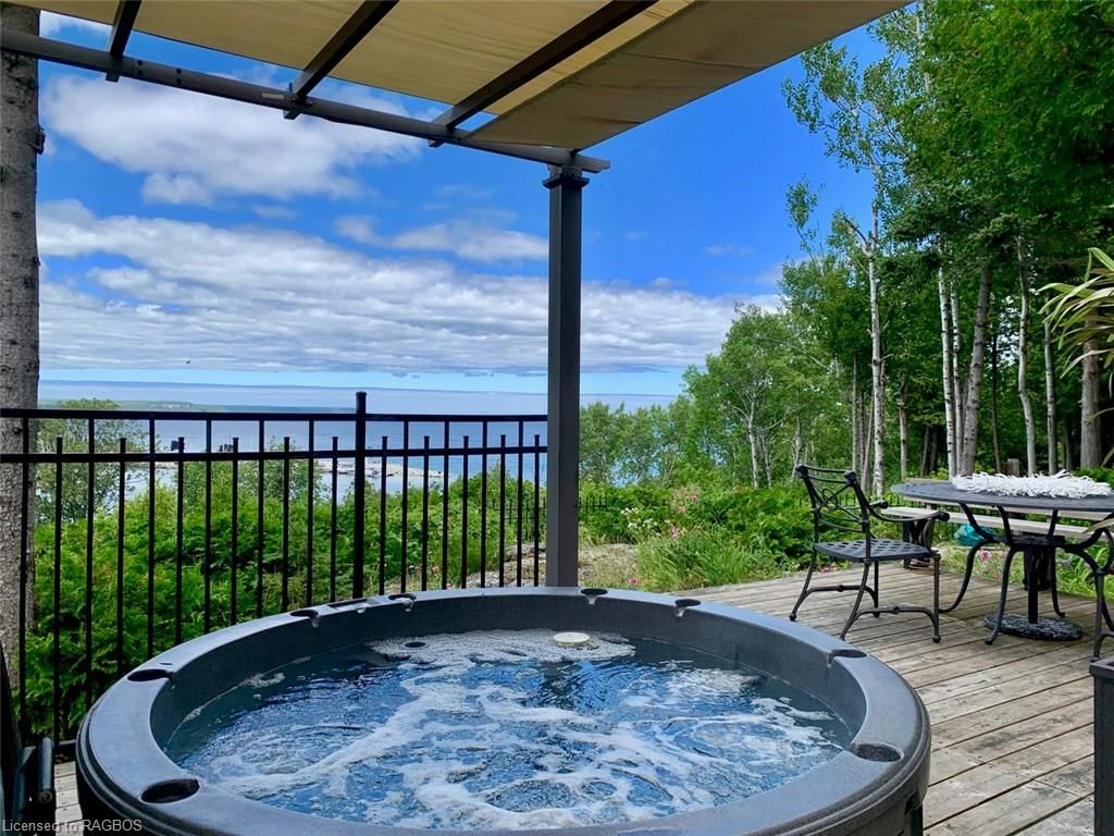 Single Family Residence sold at 34 Moore Street, Lions Head, ON, N0H 1W0 - Northern Bruce Peninsula - MLS: 40306274