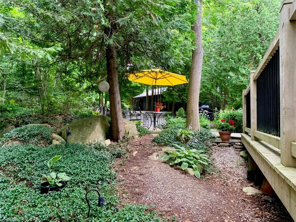 Single Family Residence sold at 34 Moore Street, Lions Head, ON, N0H 1W0 - Northern Bruce Peninsula - MLS: 40306274