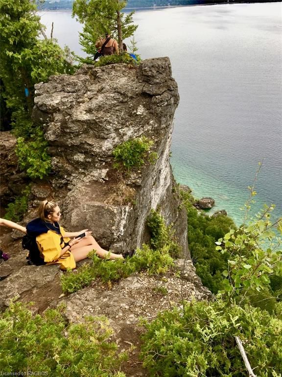 Single Family Residence sold at 34 Moore Street, Lions Head, ON, N0H 1W0 - Northern Bruce Peninsula - MLS: 40306274