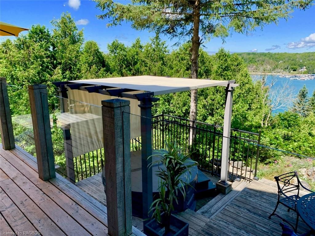 Single Family Residence sold at 34 Moore Street, Lions Head, ON, N0H 1W0 - Northern Bruce Peninsula - MLS: 40306274