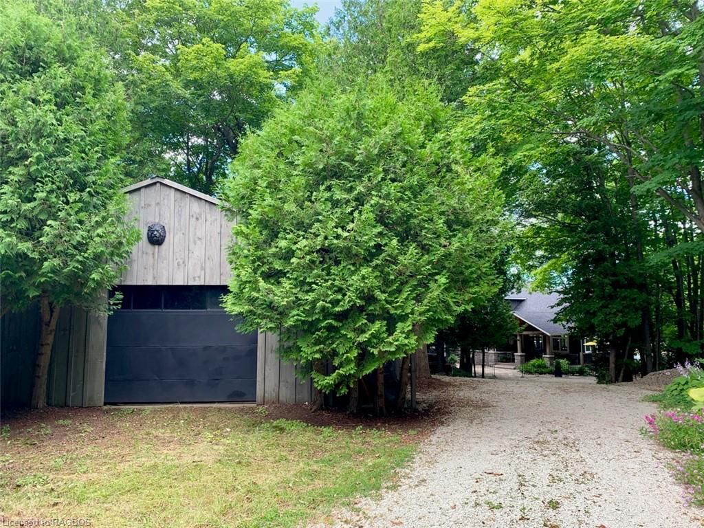 Single Family Residence sold at 34 Moore Street, Lions Head, ON, N0H 1W0 - Northern Bruce Peninsula - MLS: 40306274