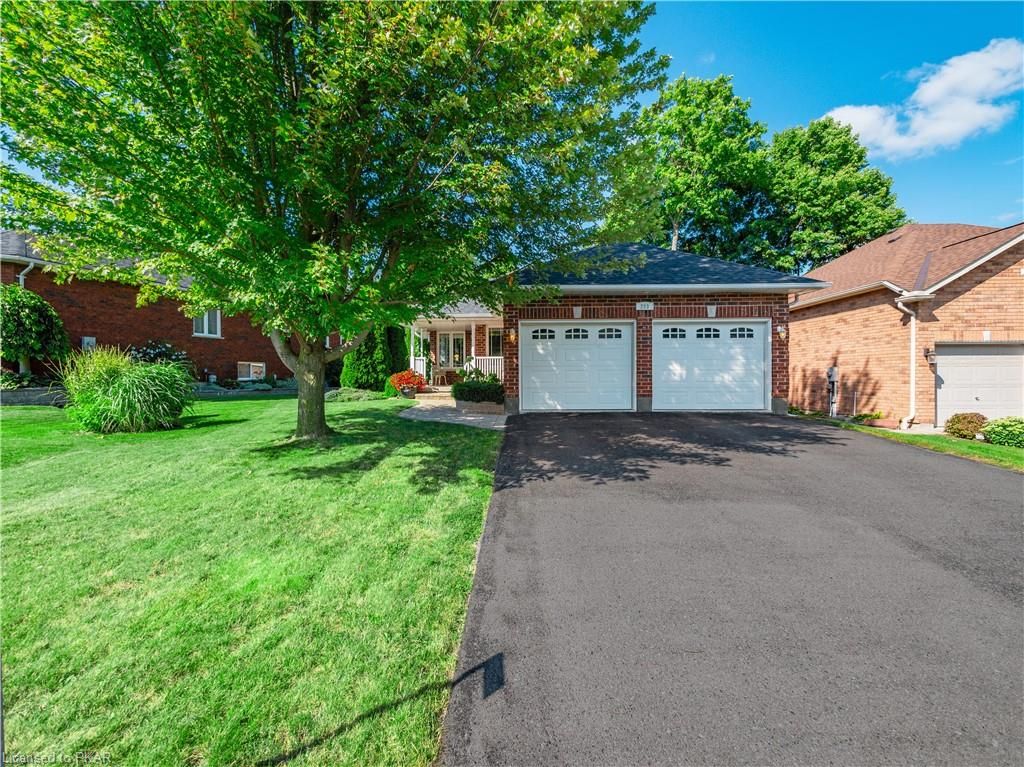 Single Family Residence sold at 293 Woodward Avenue, Peterborough, North, K9L 1K2 - MLS: 40308842