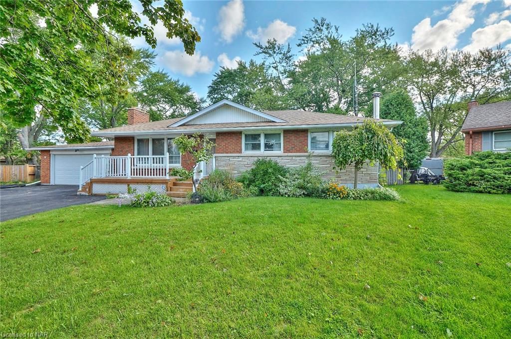 Single Family Residence sold at 8738 Howe Crescent, Niagara Falls, Chippawa, L2G 6Z3 - MLS: 40316957