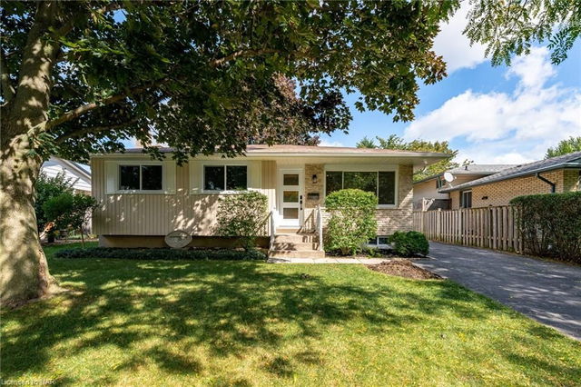 82 Lafayette Drive