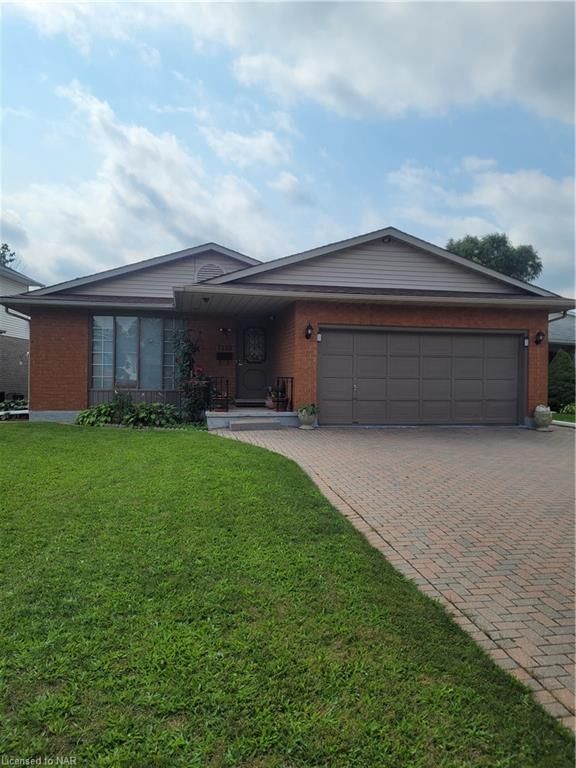 7353 Lakewood Crescent