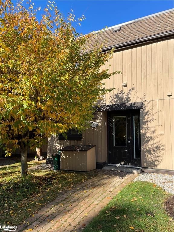 103 Escarpment Crescent