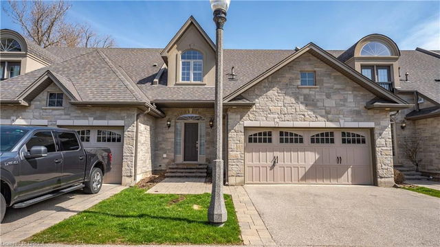 9 - 60 Dufferin Avenue