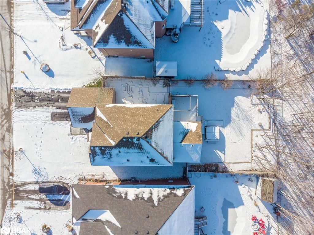 Single Family Residence sold at 20 Loyalist Court, Barrie, ON, L4N 0T3 - Innishore - MLS: 40366557