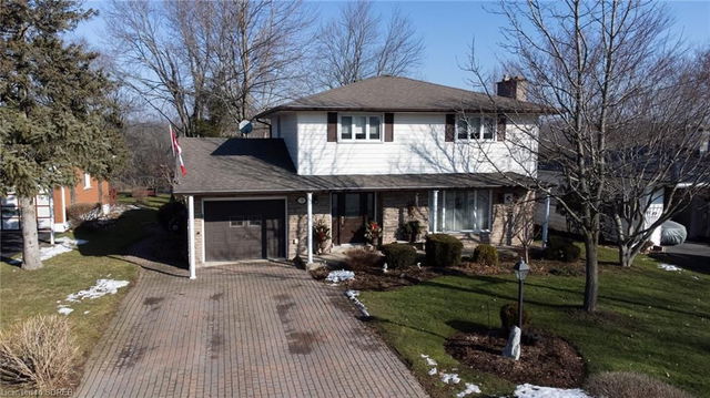9 Willowdale Crescent