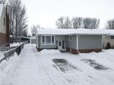 Single Family Residence sold at 677 Tackaberry Drive, North Bay, ON, P1B 8R1 - West End - MLS: 40376109