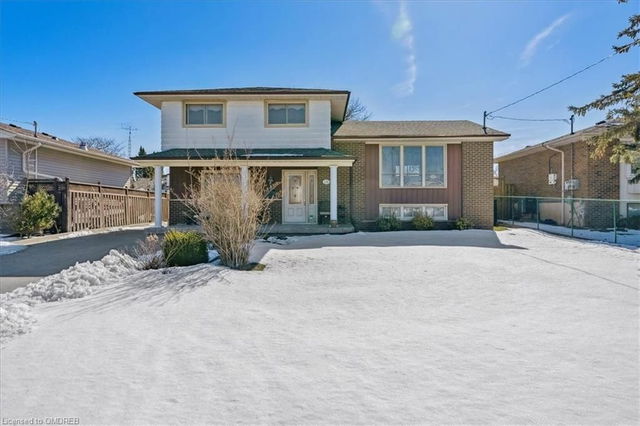 238 Slater Crescent
