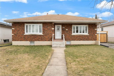 Single Family Residence sold at 47 Marshall Avenue, Welland, ON, L3C 2N1 - Broadway - MLS: 40381205