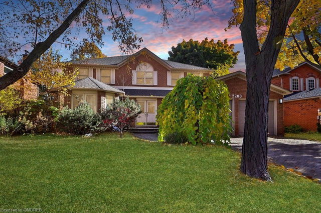 2200 Dunvegan Avenue