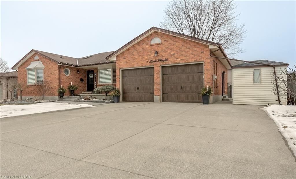 Single Family Residence sold at 1 Locke Heights, Strathroy, ON, N7G 3X1 - Caradoc - MLS: 40384315
