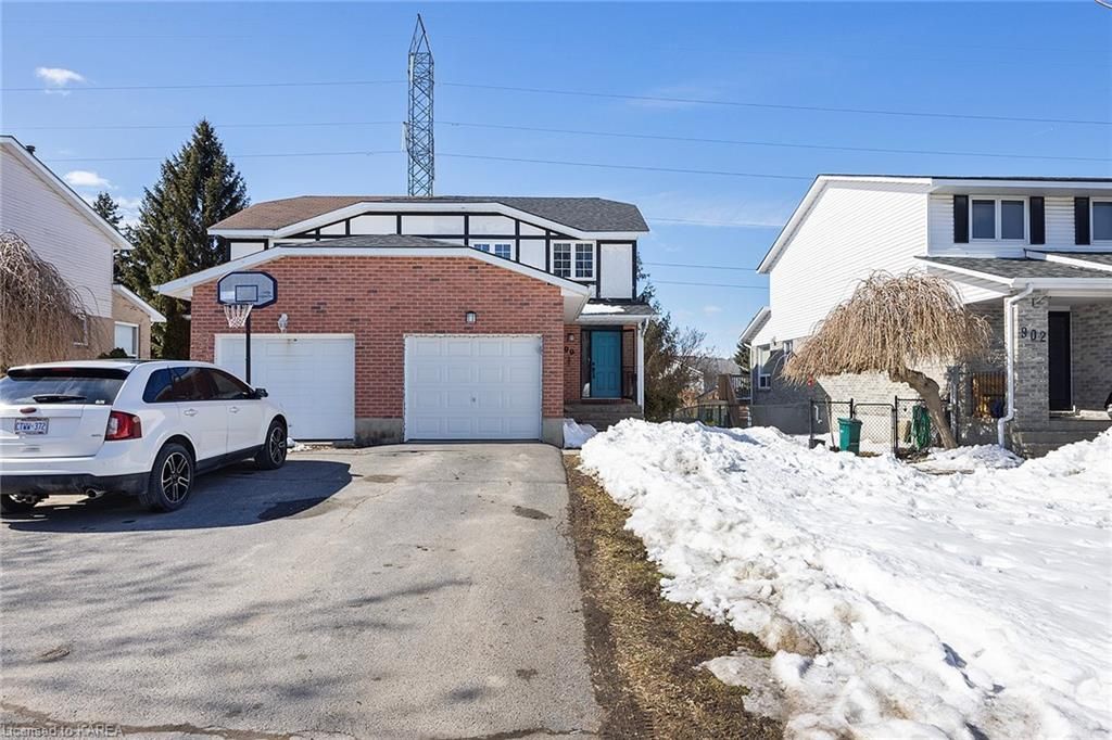 Single Family Residence sold at 900 Muirfield Crescent, Kingston, East Gardiners Rd, K7M 8E4 - MLS: 40387286