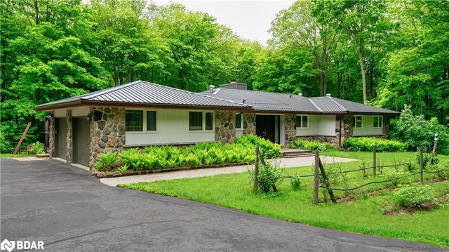 17 Woodland Crescent