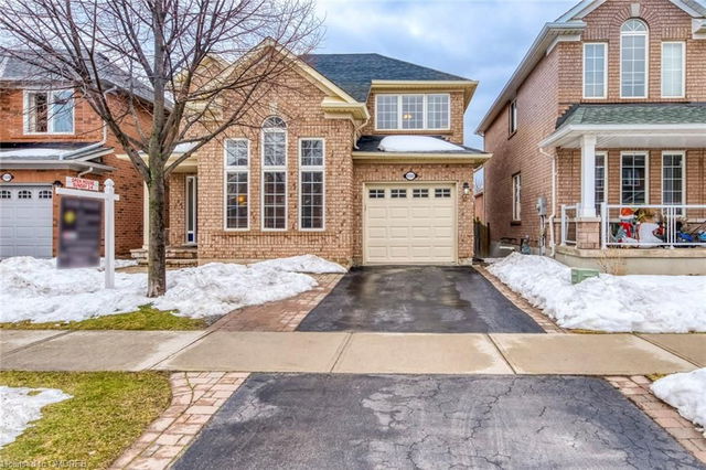 1332 Goldhawk Trail